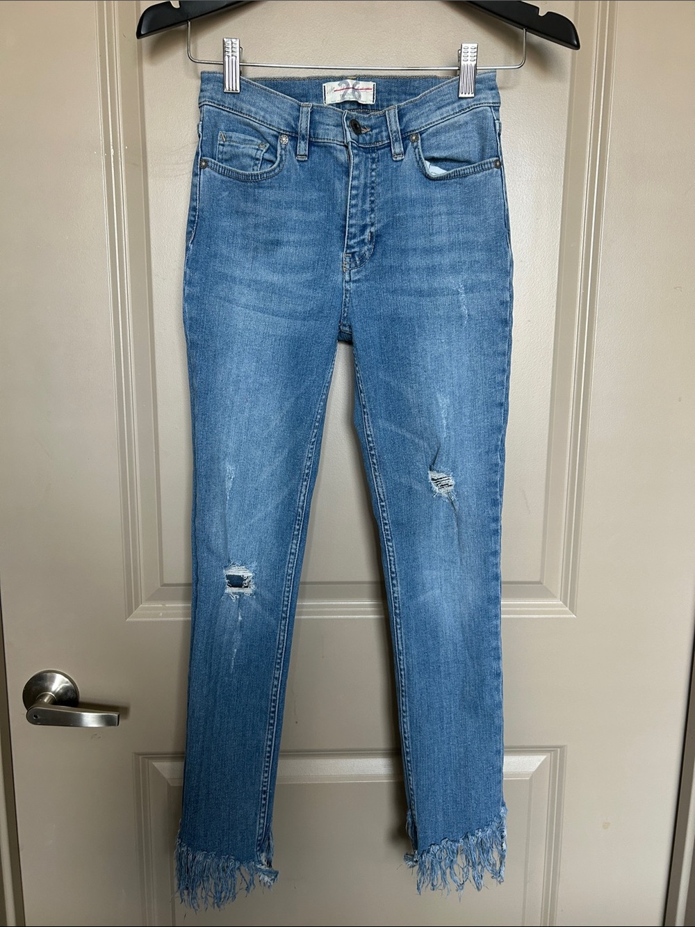 Free People Women's Light Blue Distressed Fringe Hem Jeans Size 26